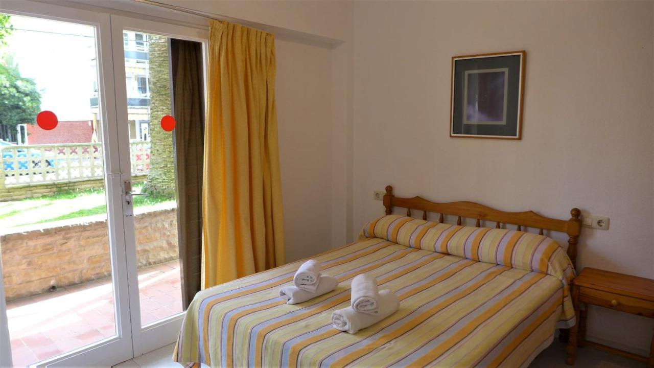 Apartamentos Flandria Салоу Екстериор снимка