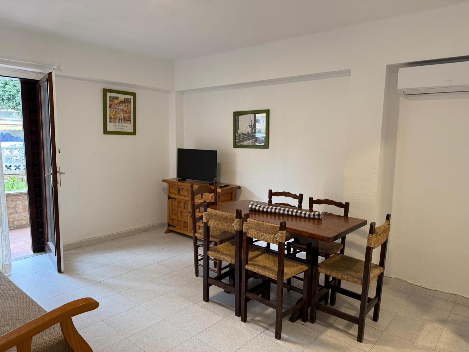 Apartamentos Flandria Салоу Екстериор снимка