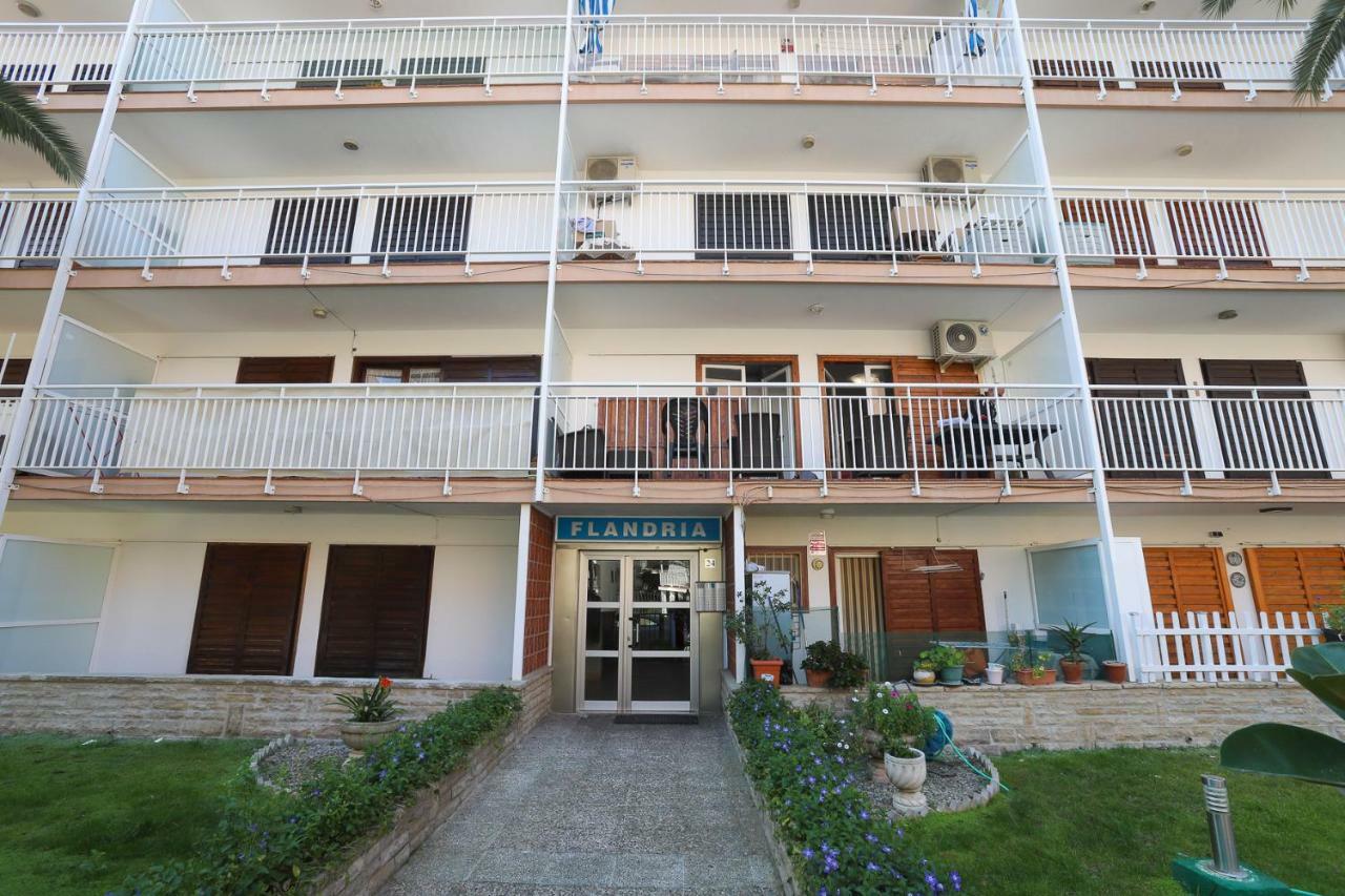 Apartamentos Flandria Салоу Екстериор снимка