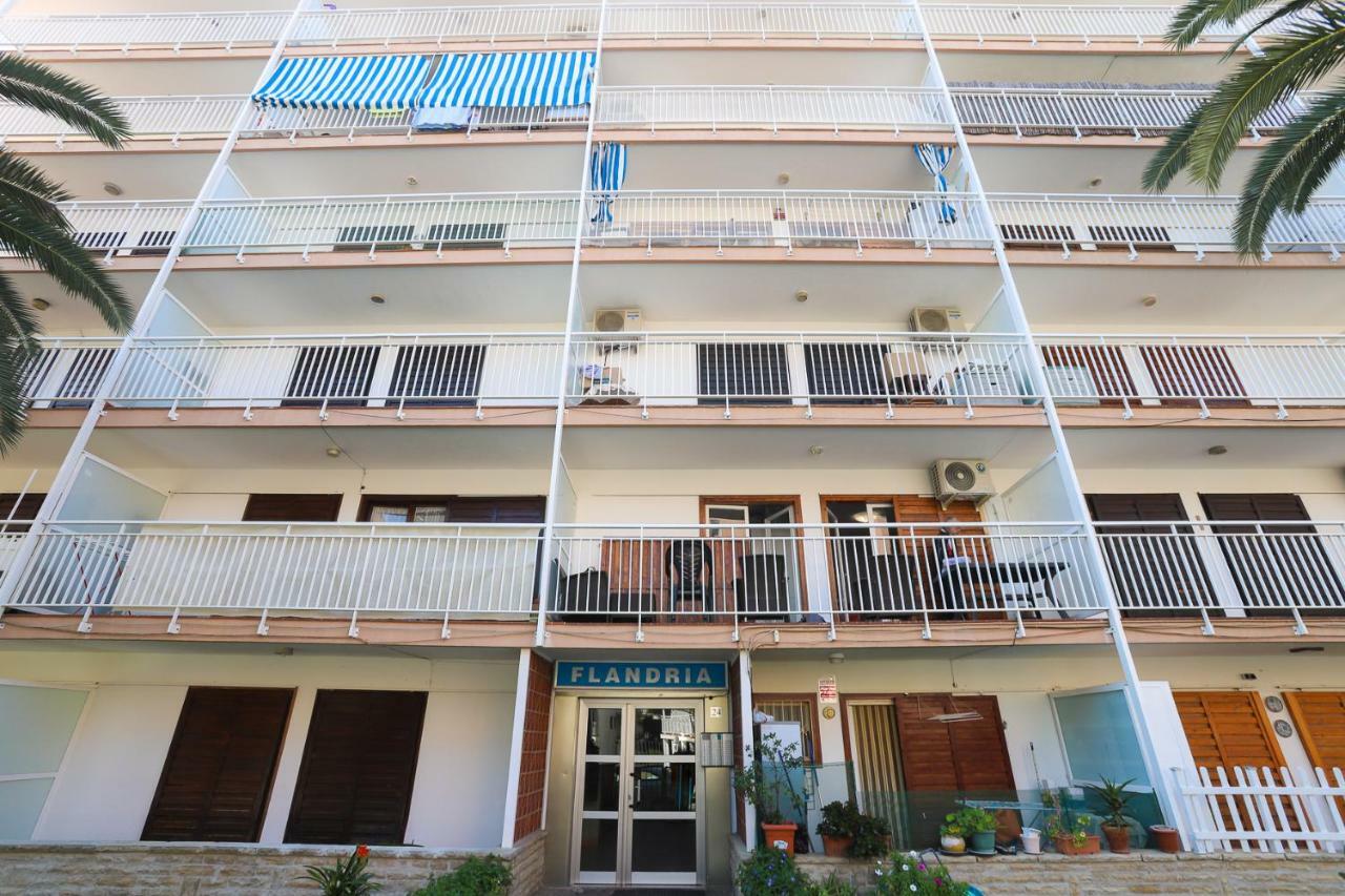 Apartamentos Flandria Салоу Екстериор снимка